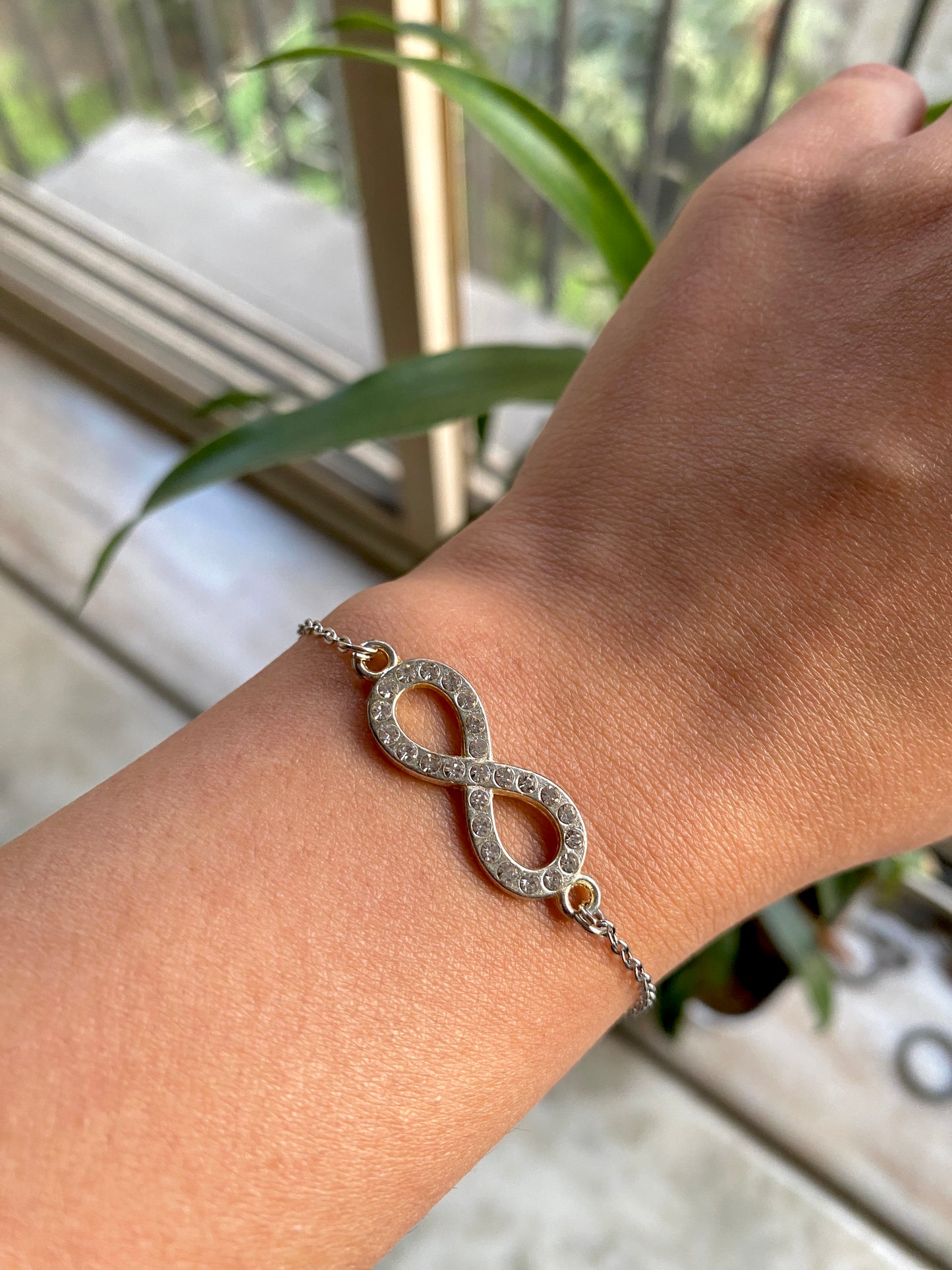 DIAMOND STUDED INFINITY BRACELET