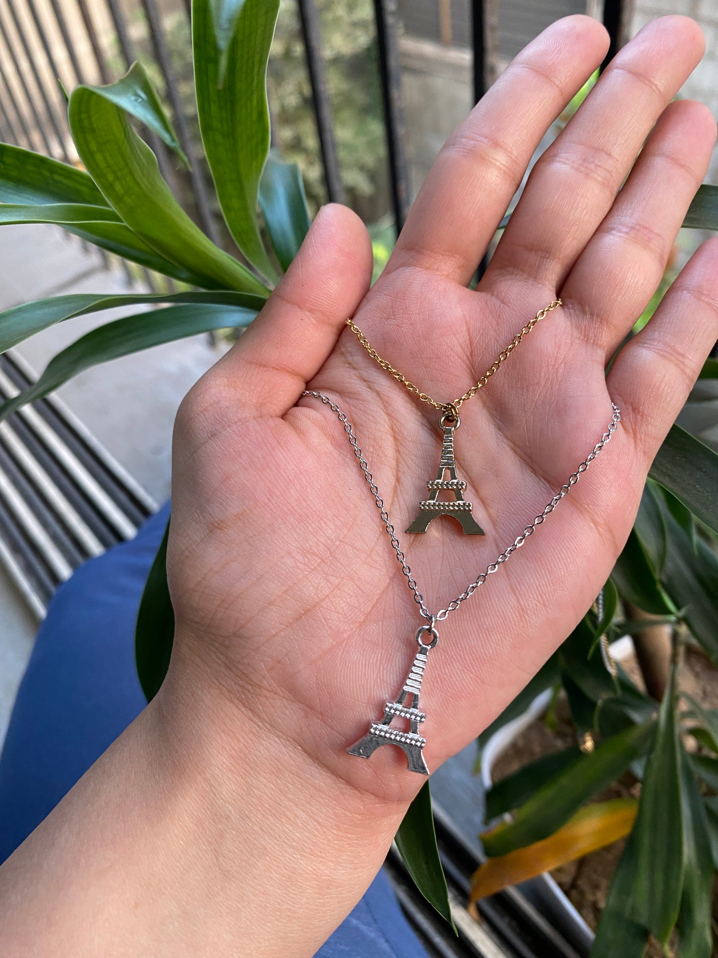EIFFEL TOWER NECKLACE