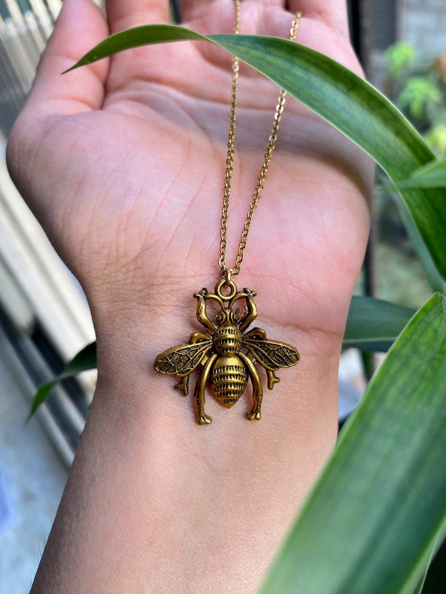 GOLDEN BEE CHAIN NECKLACE