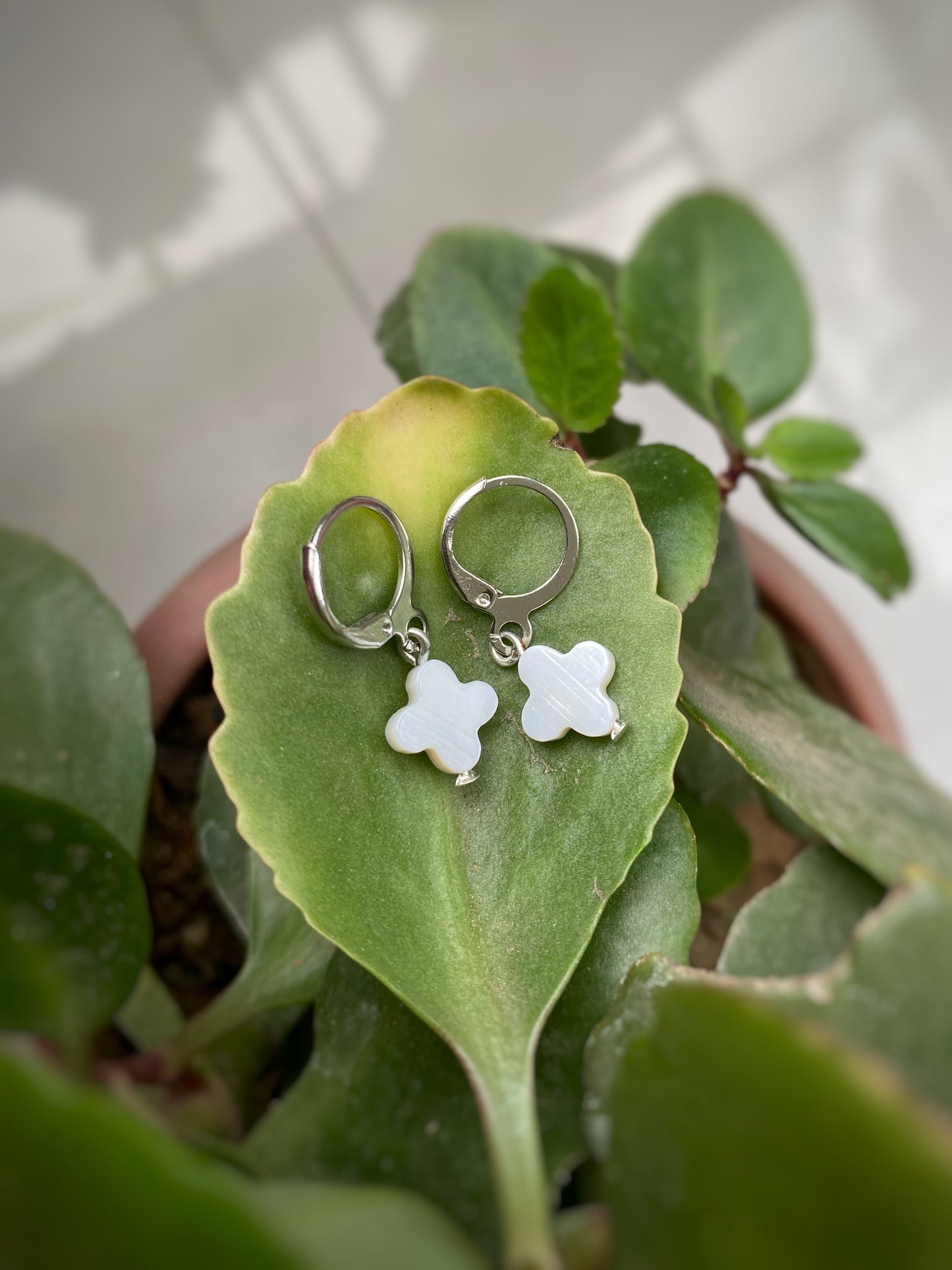 CLOVER MARBLE SHINE EARRINGS