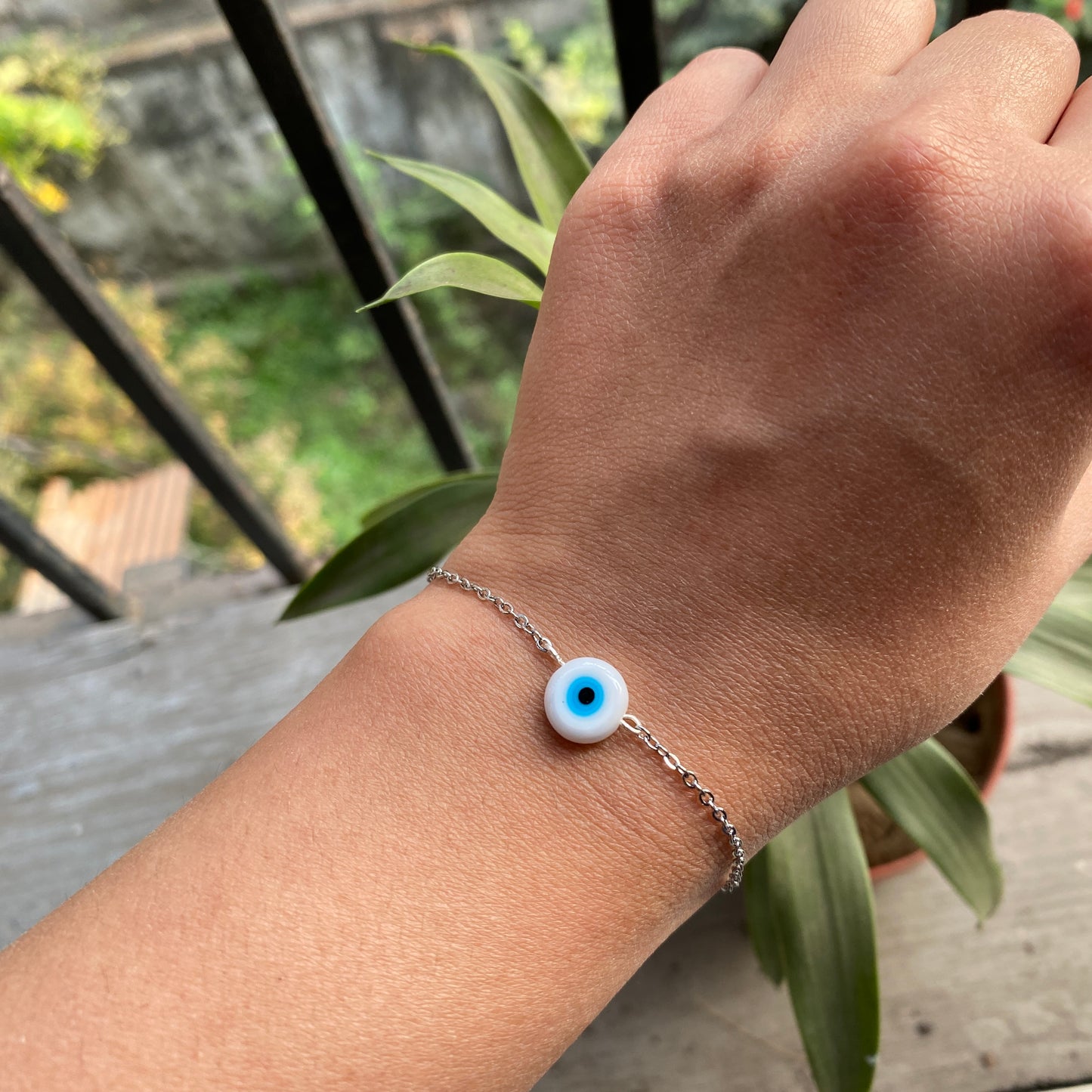MINIMAL EVIL EYE BRACELET