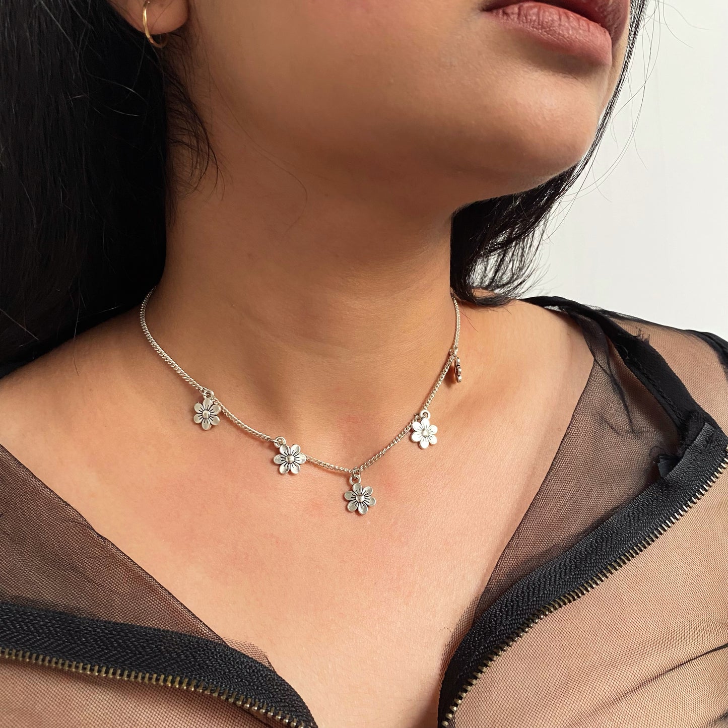 THE FIVE FLOWERS NECKLACE