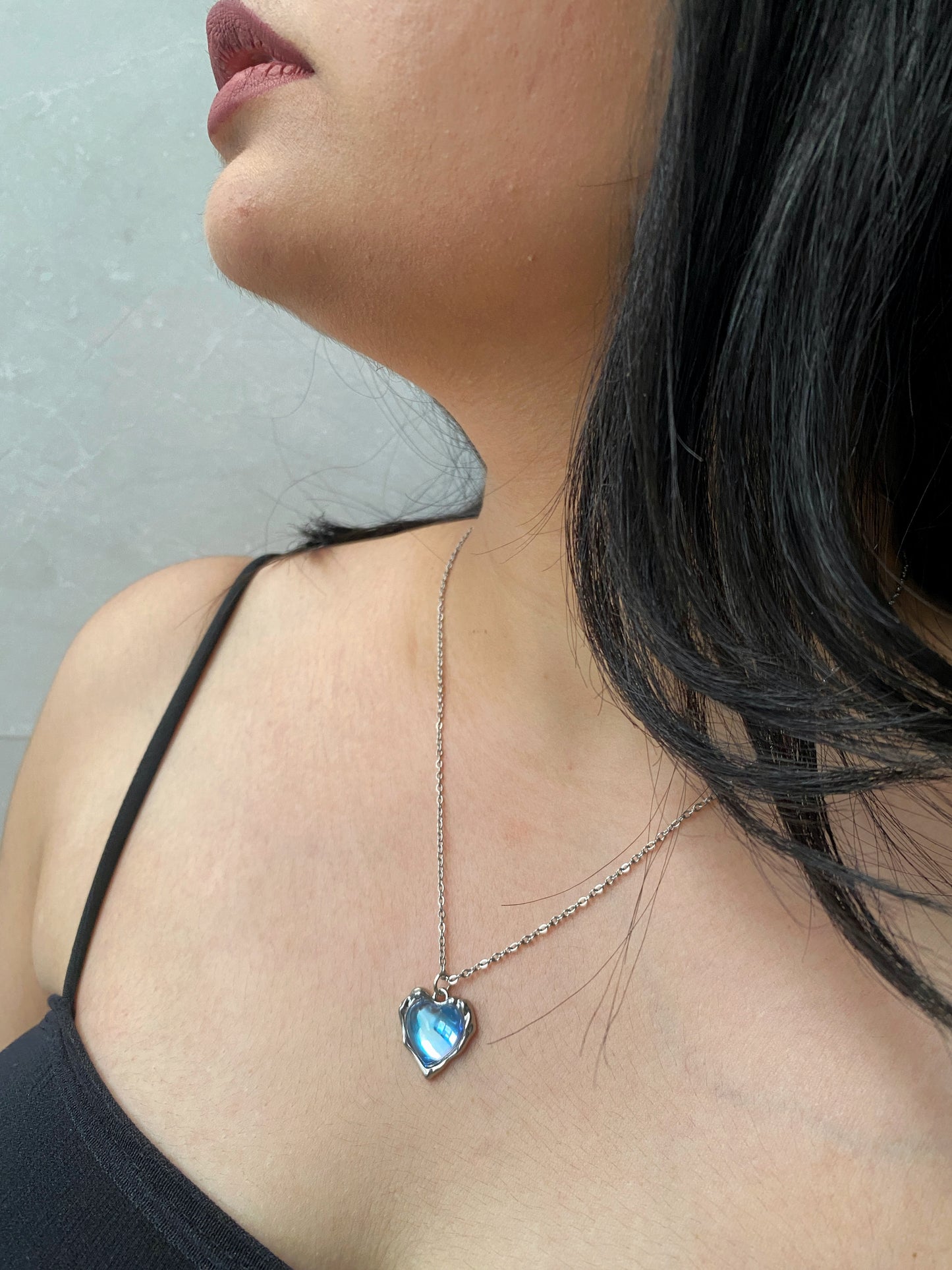 HOLOGRAPHIC MIRRORY HEART NECKLACE WITH SILVER CHAIN