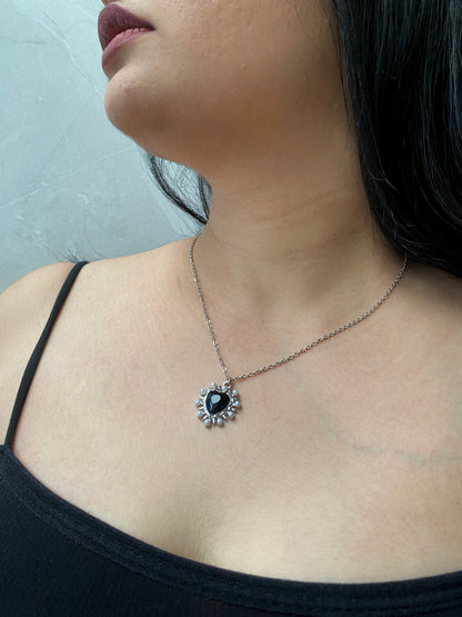 PEARLY BLACK CRYSTAL HEART NECKLACE WITH SILVER CHAIN