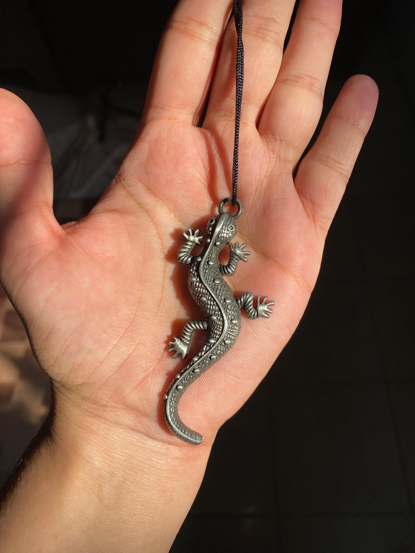 UNISEX LIZARD ANTIQUE ALLOY NECKLACE WITH THREAD