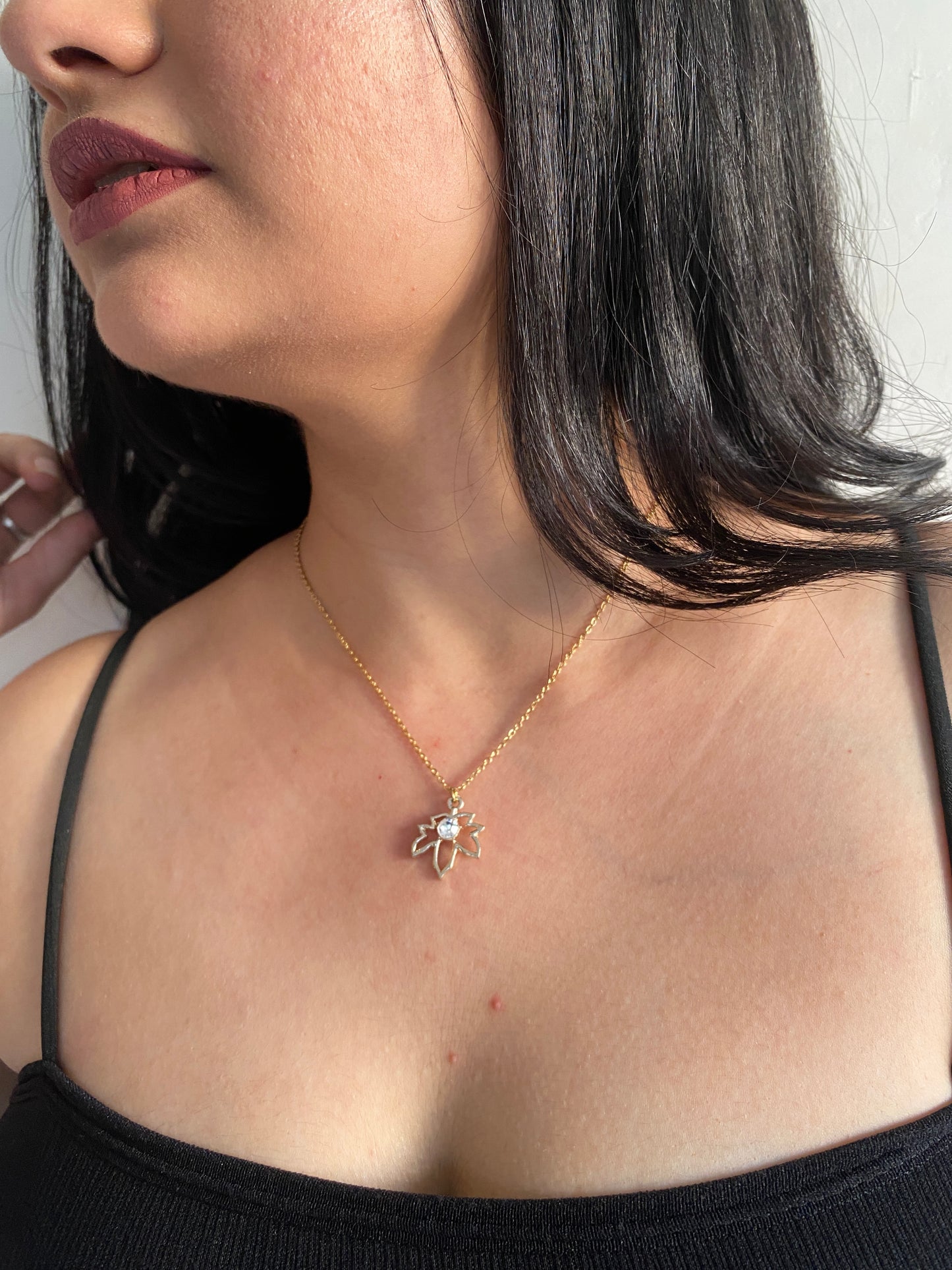 GOLDEN MAPLE LEAF NECKLACE