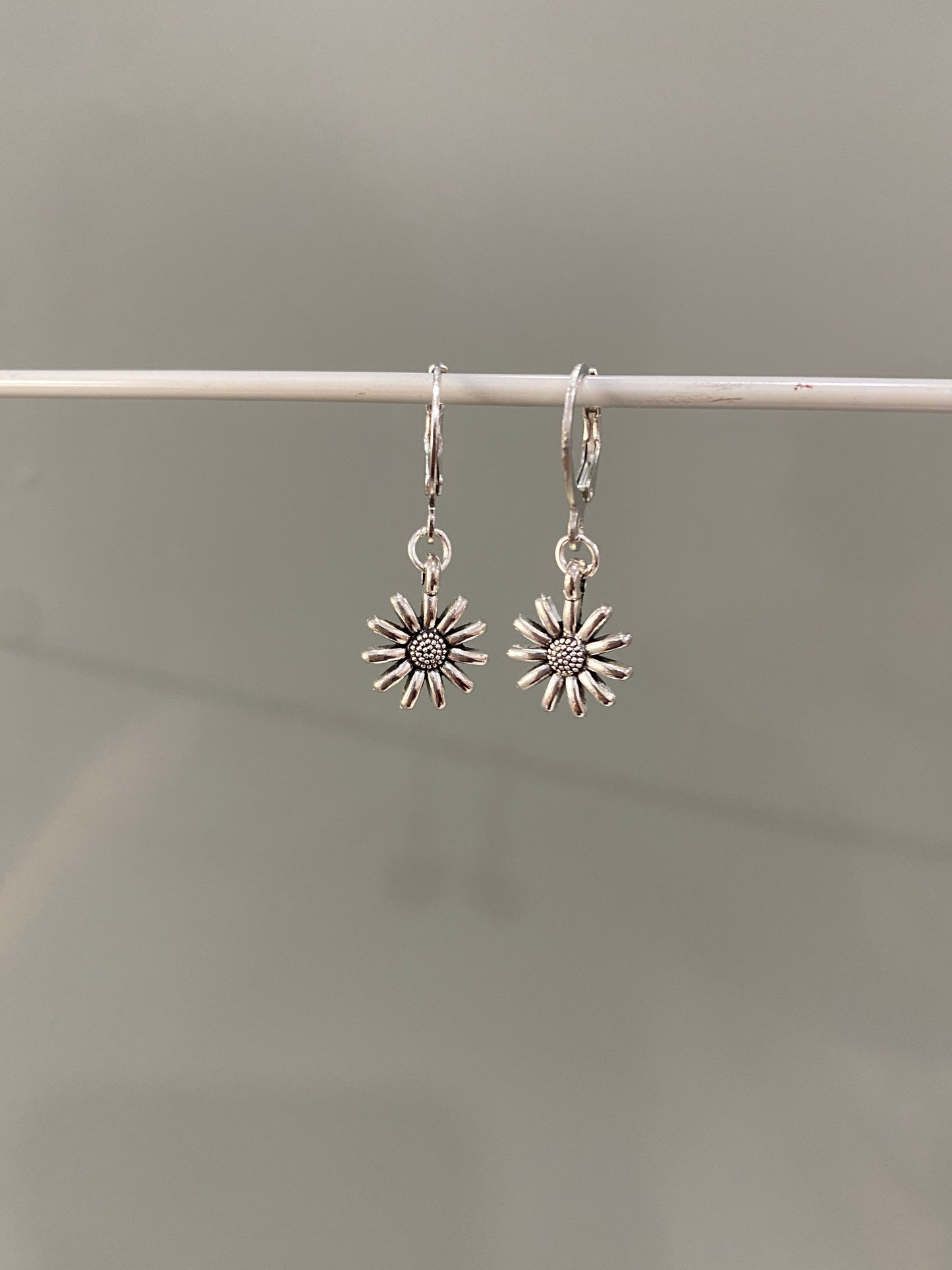 SILVER SUNFLOWER EARRINGS