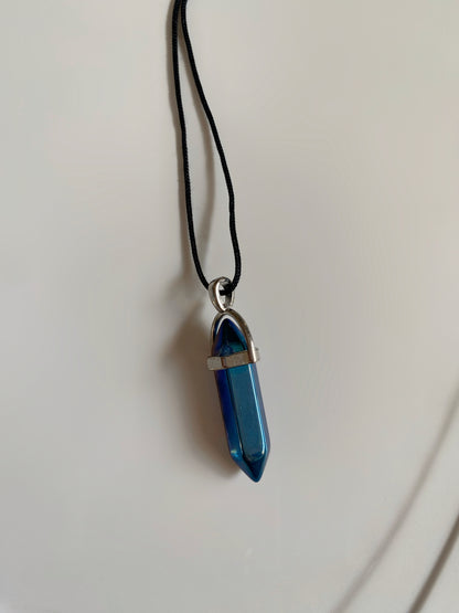 UNISEX PENCIL CRYSTAL PENDENT WITH THREAD NECKLACE