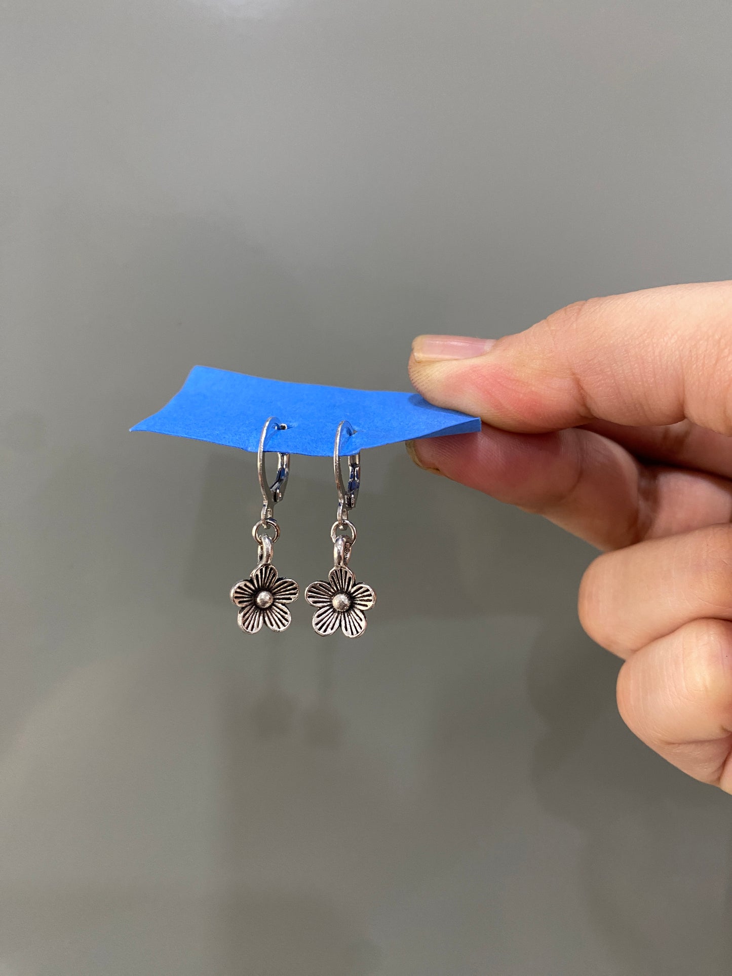 SILVER PERIWINKLE FLOWER EARRINGS