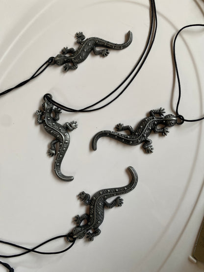 UNISEX LIZARD ANTIQUE ALLOY NECKLACE WITH THREAD