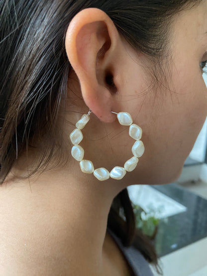 FLAT PEARLS OFF WHITE HOOP EARRINGS