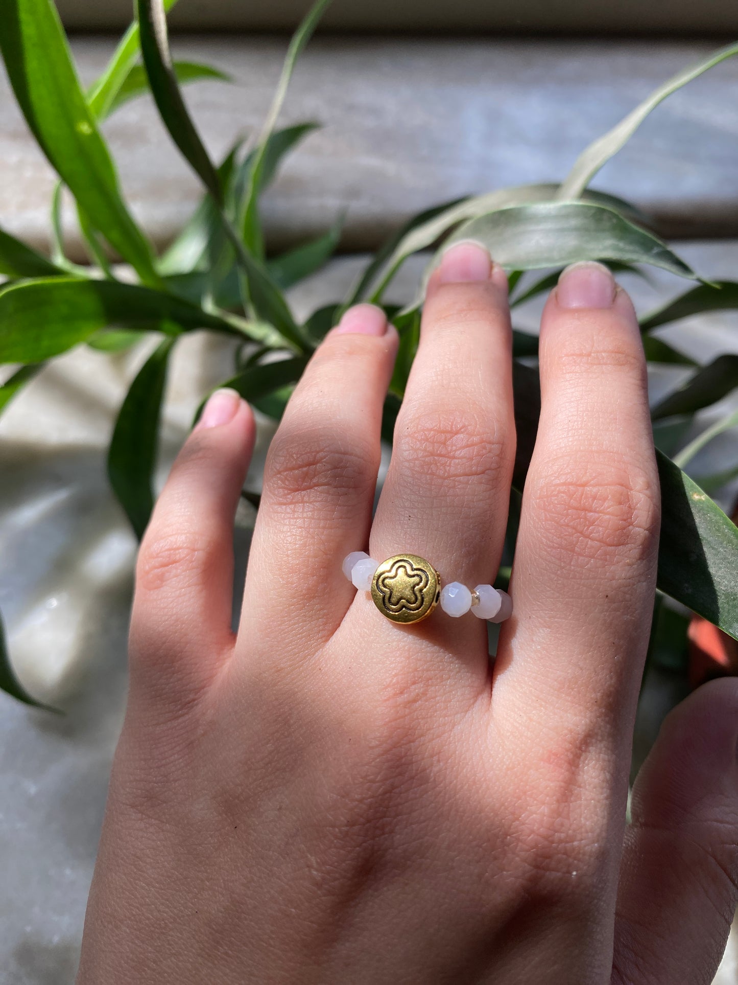 WHITE CRYSTAL FLOWER RING