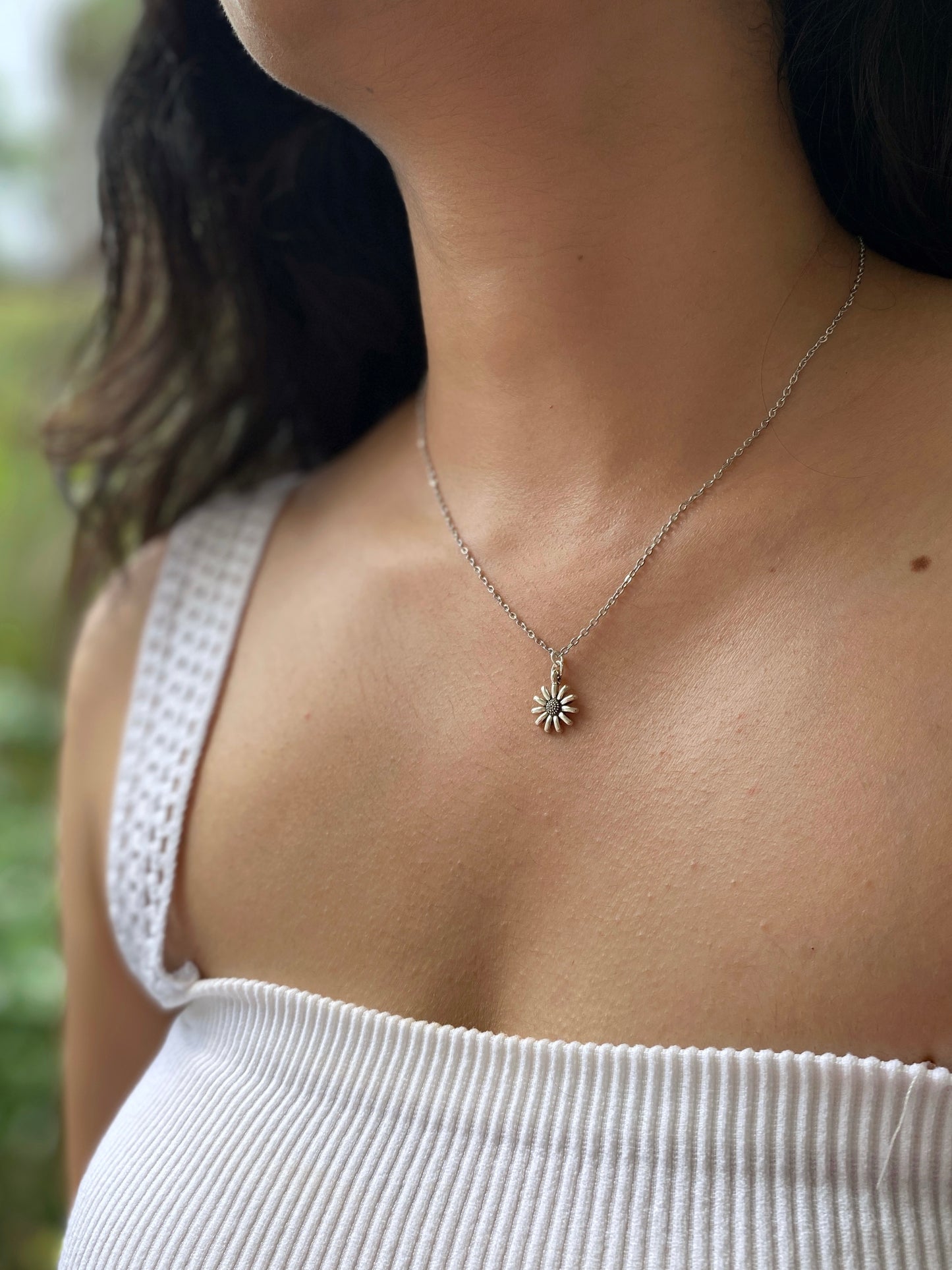 DELICATE SILVER SUNFLOWER NECKLACE