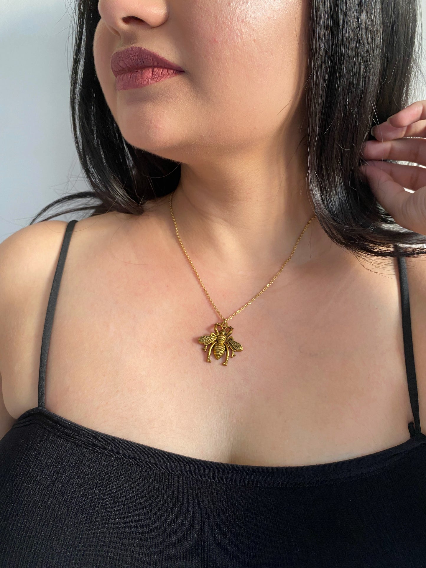 GOLDEN BEE CHAIN NECKLACE