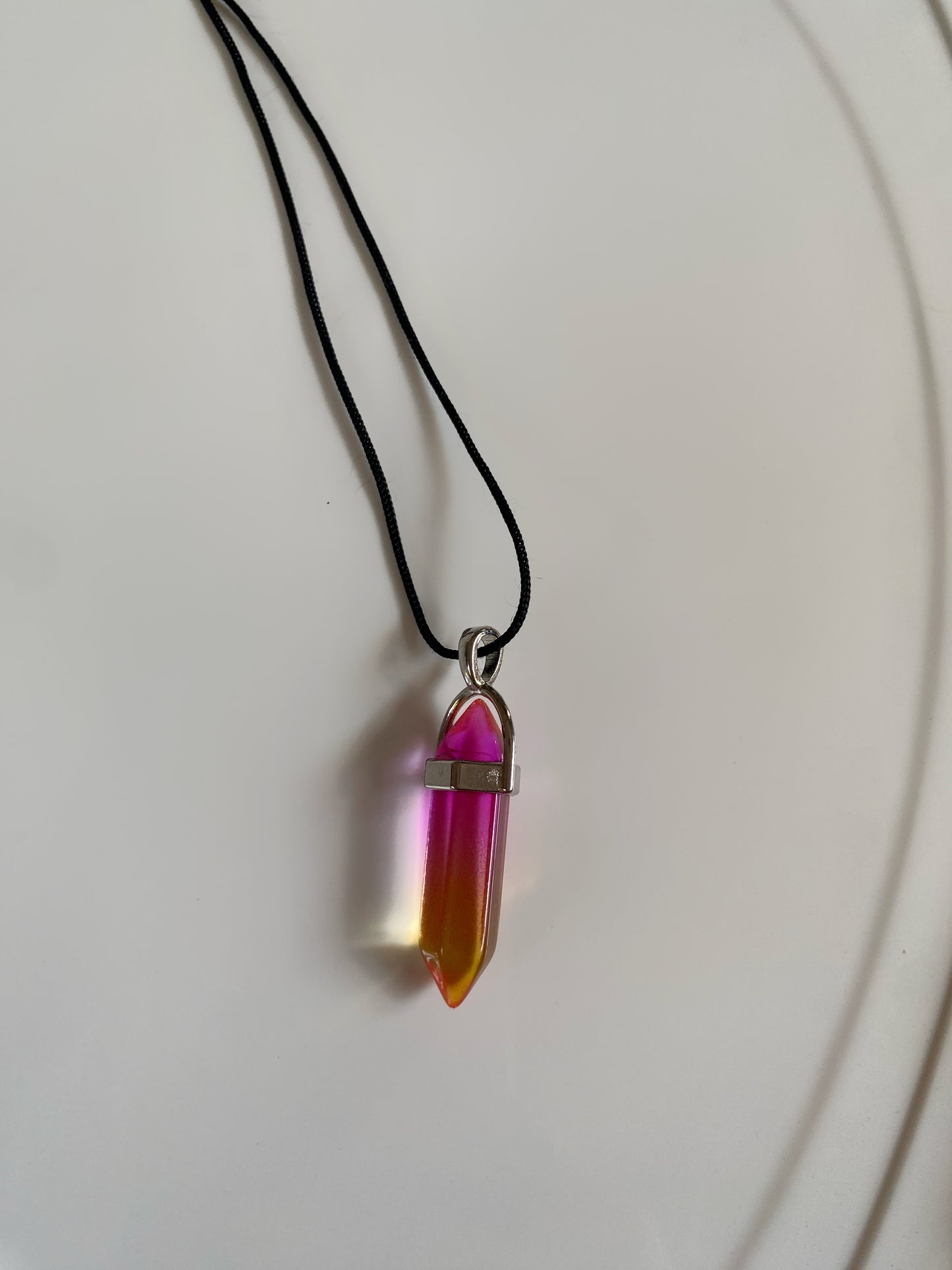 UNISEX PENCIL CRYSTAL PENDENT WITH THREAD
