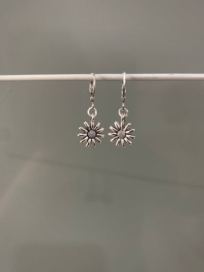 SILVER SUNFLOWER EARRINGS