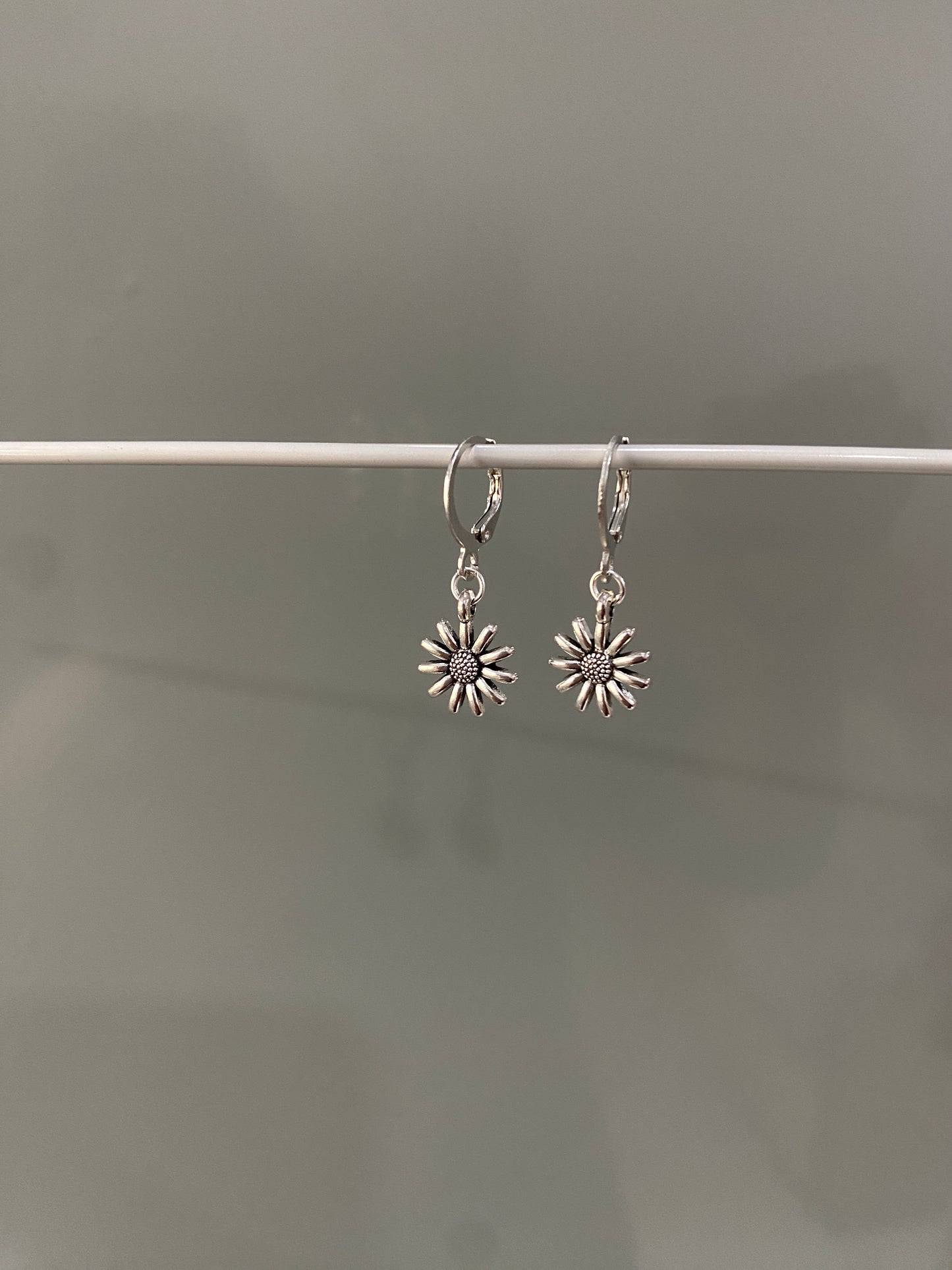 SILVER SUNFLOWER EARRINGS