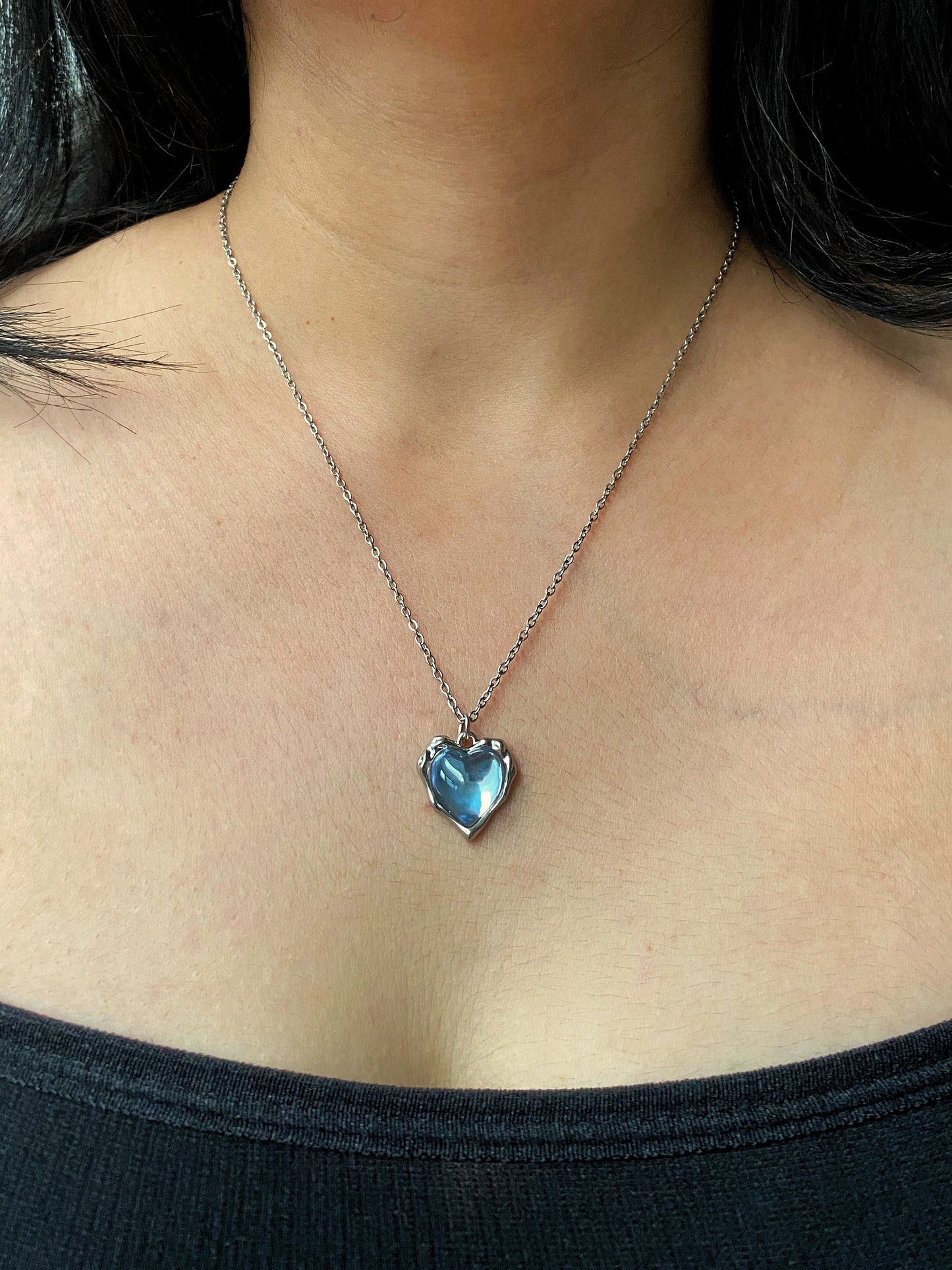 HOLOGRAPHIC MIRRORY HEART NECKLACE WITH SILVER CHAIN