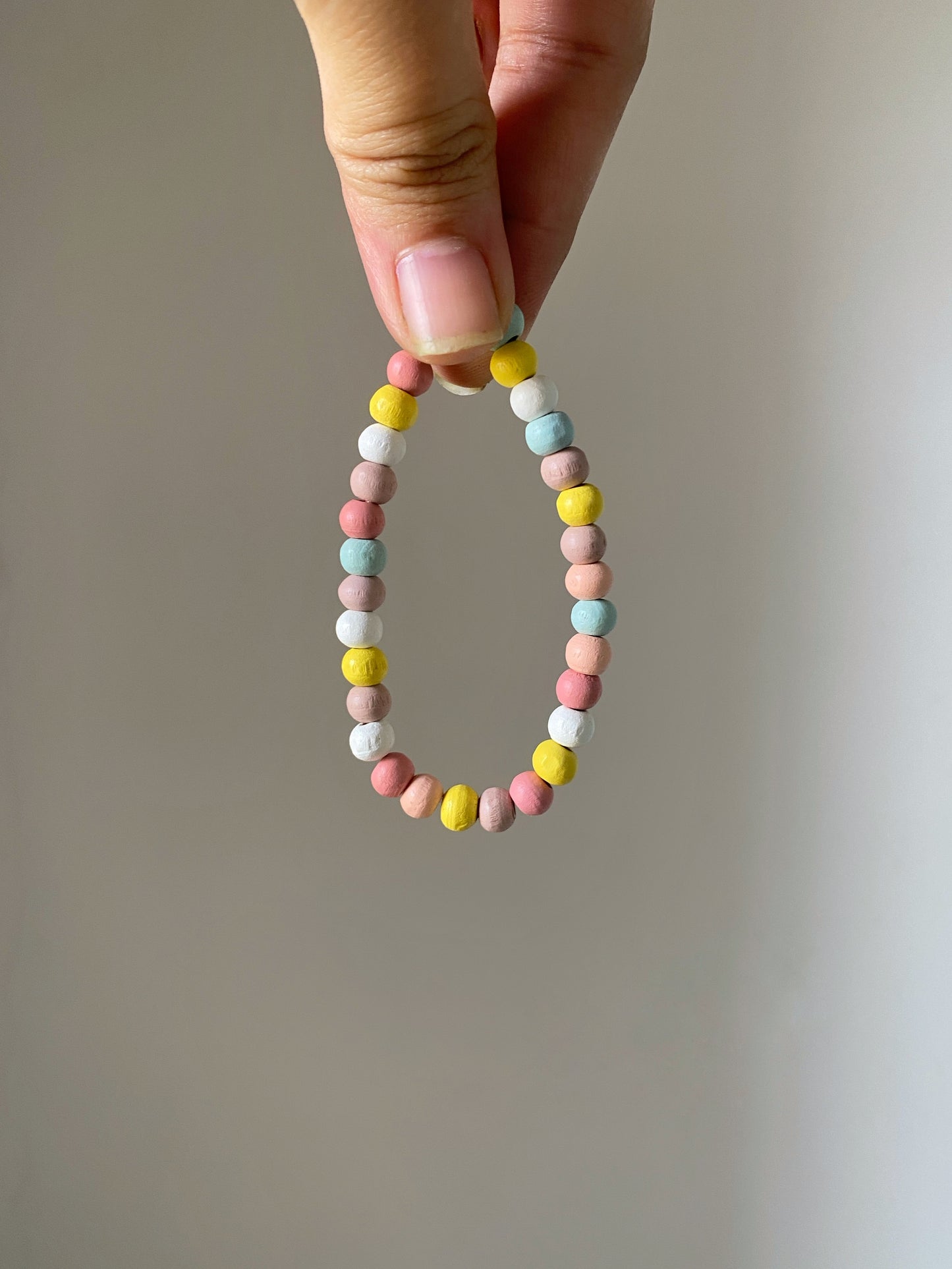 PASTEL WOODEN BEADED BRACELET