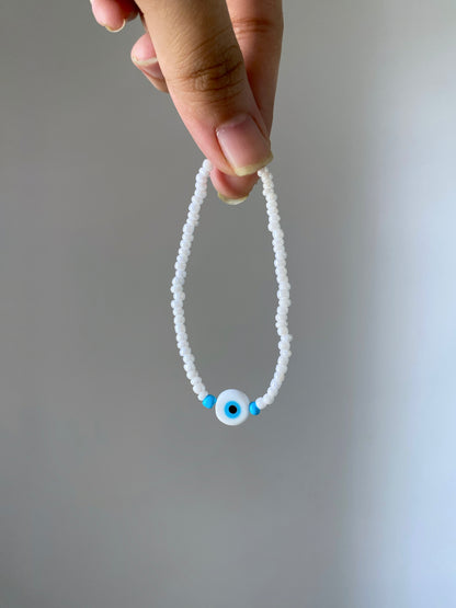 WHITE MINIMAL BEADED EVIL EYE BRACELET