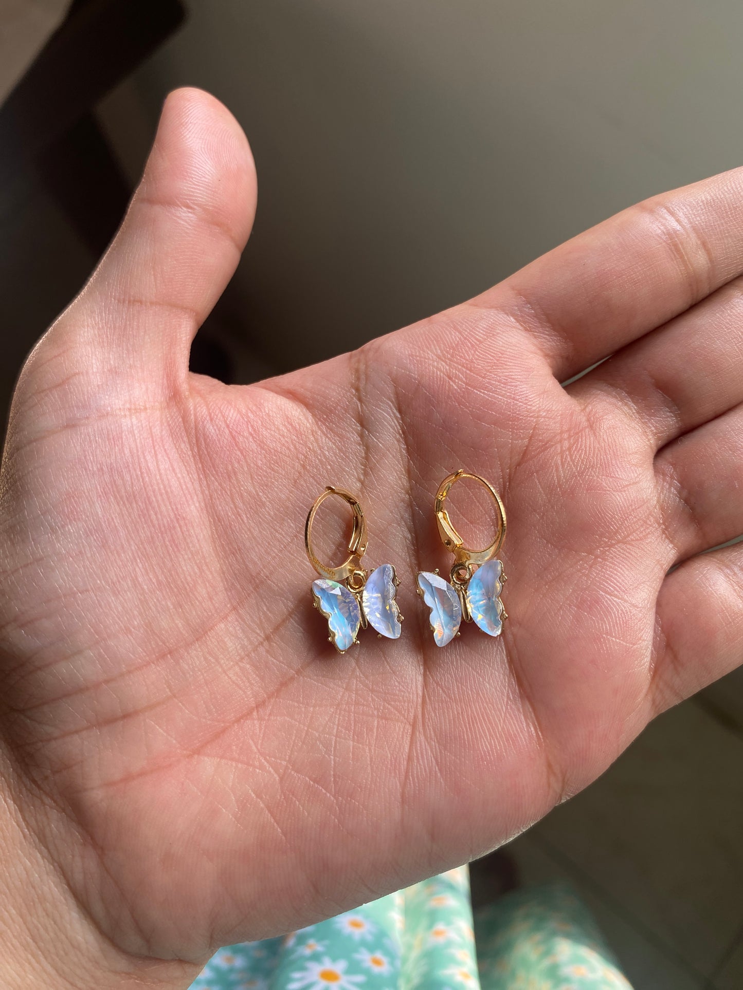 HOLOGRAPHIC SHINE BUTTERFLY EARRING
