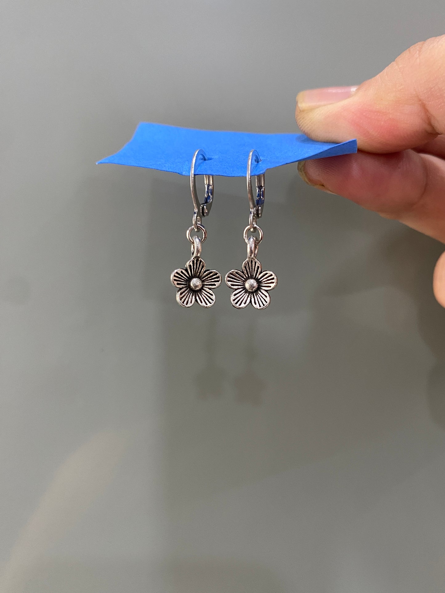 SILVER PERIWINKLE FLOWER EARRINGS