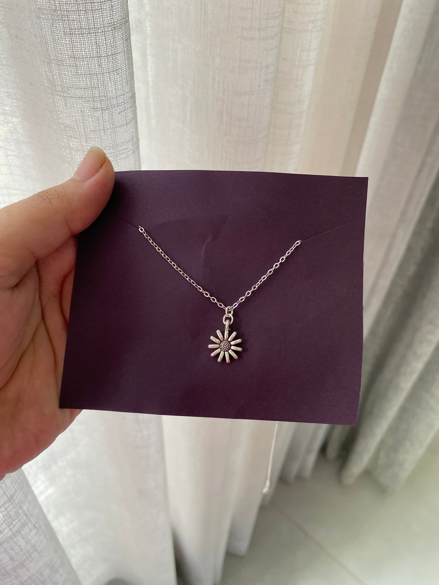 DELICATE SILVER SUNFLOWER NECKLACE