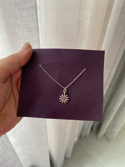 DELICATE SILVER SUNFLOWER NECKLACE