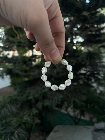 FLAT PEARLS OFF WHITE HOOP EARRINGS