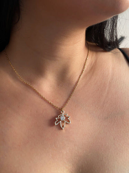 GOLDEN MAPLE LEAF NECKLACE