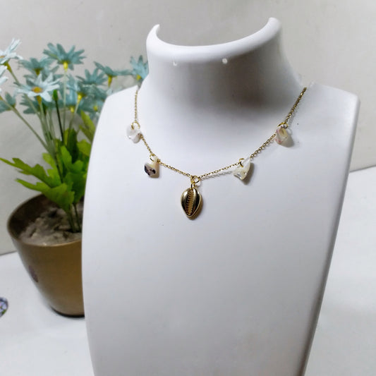 RANDOM SHELL NECKLACE
