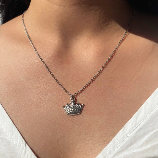 QUEEN CROWN NECKLACE