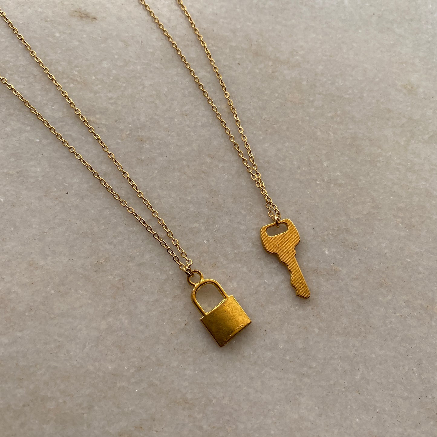 BEST FRIENDS GOLDEN LOCK AND KEY NECKLACE