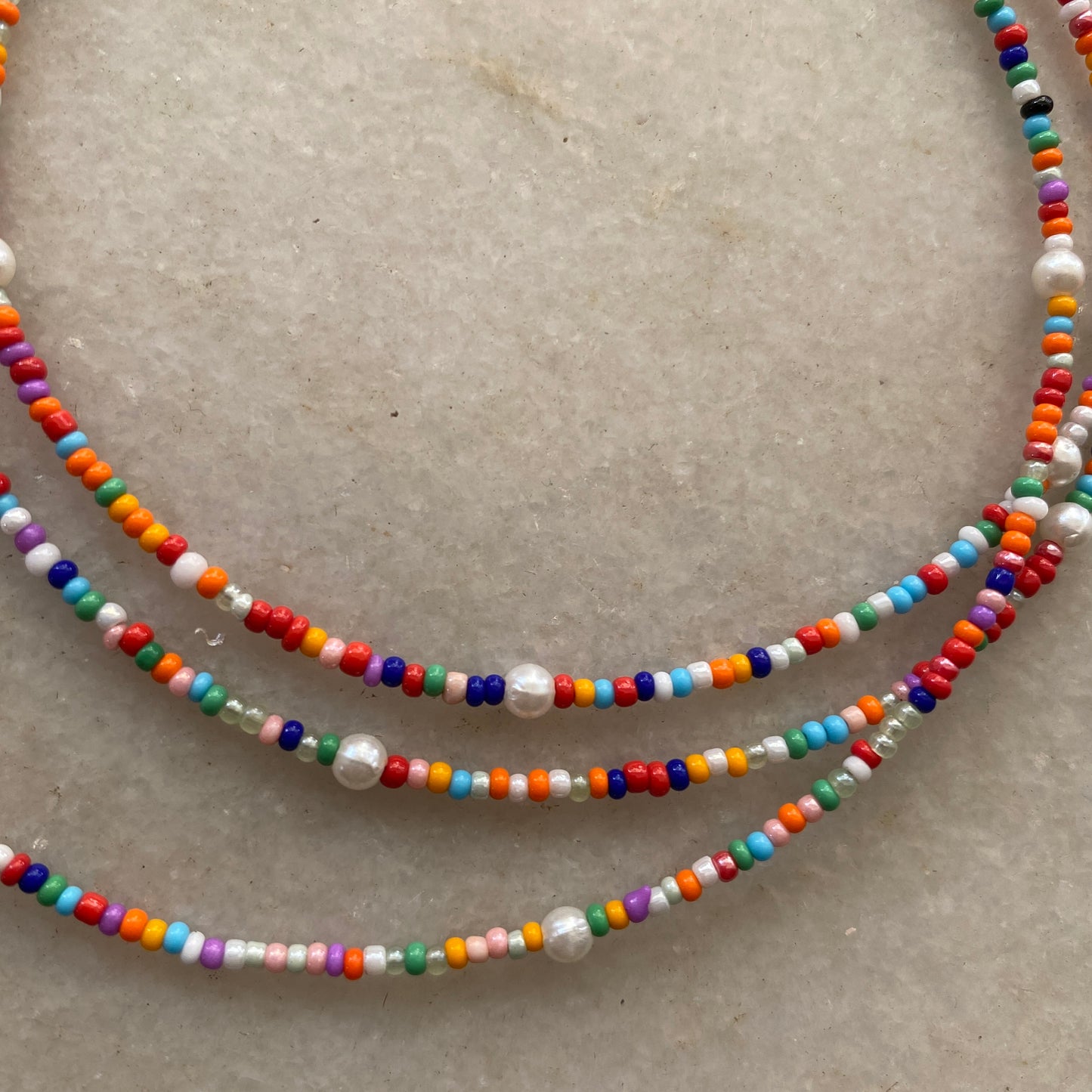 MULTICOLOR MASK CHAIN WITH PEARLS