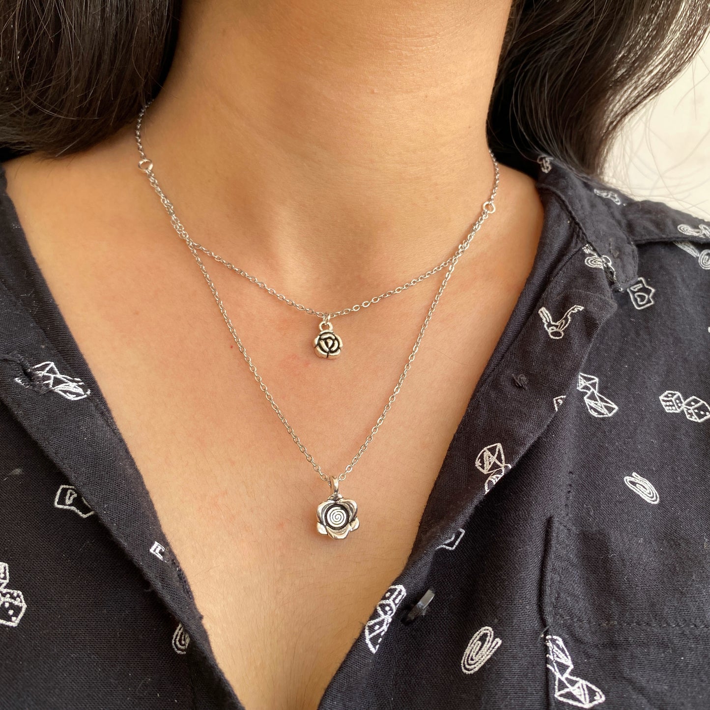 DOUBLE LAYER SILVER FLORAL NECKLACE