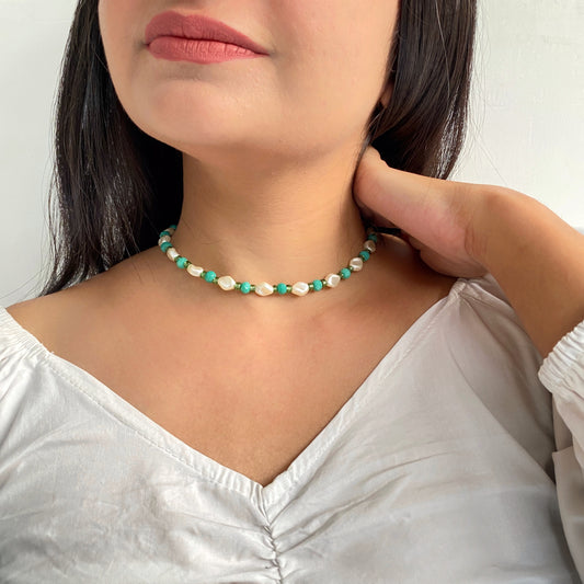 FLAT PEARLS WITH GREEN CRYSTAL BEADED CHOKER