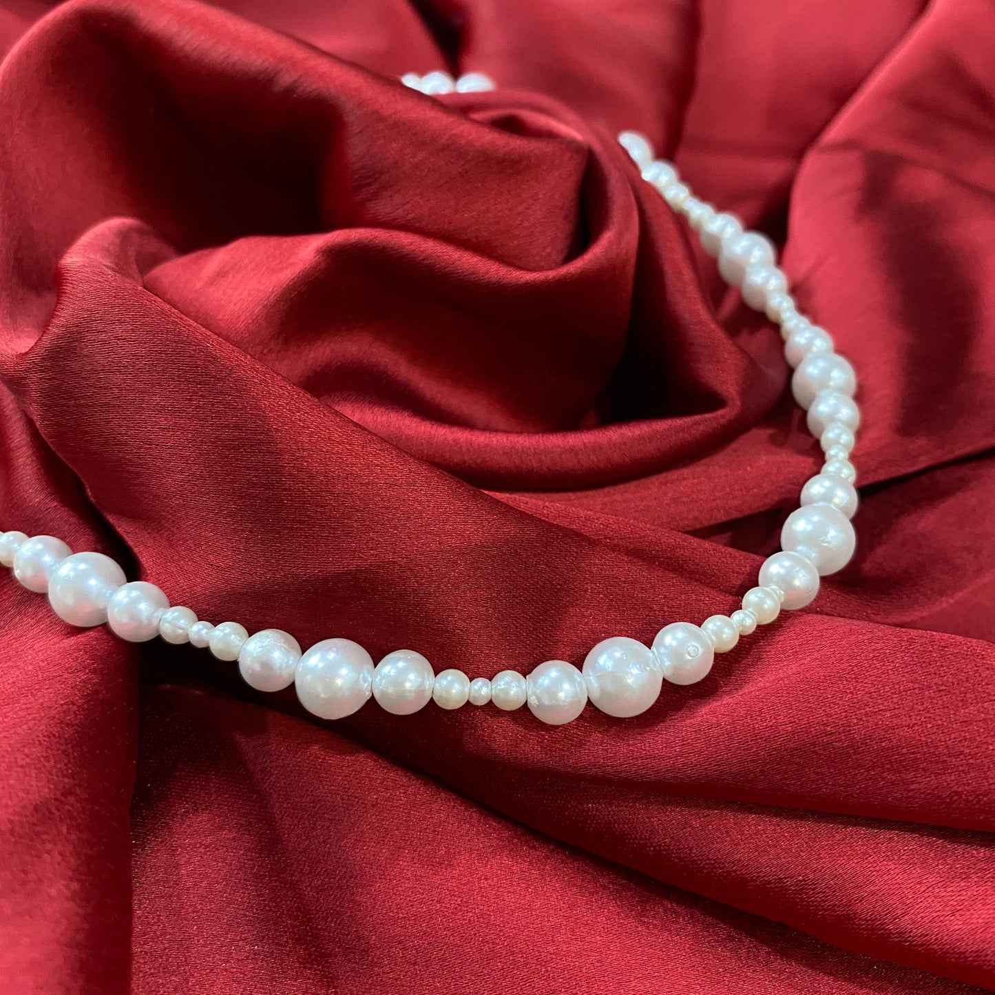 BOUNCING PEARL NECKLACE