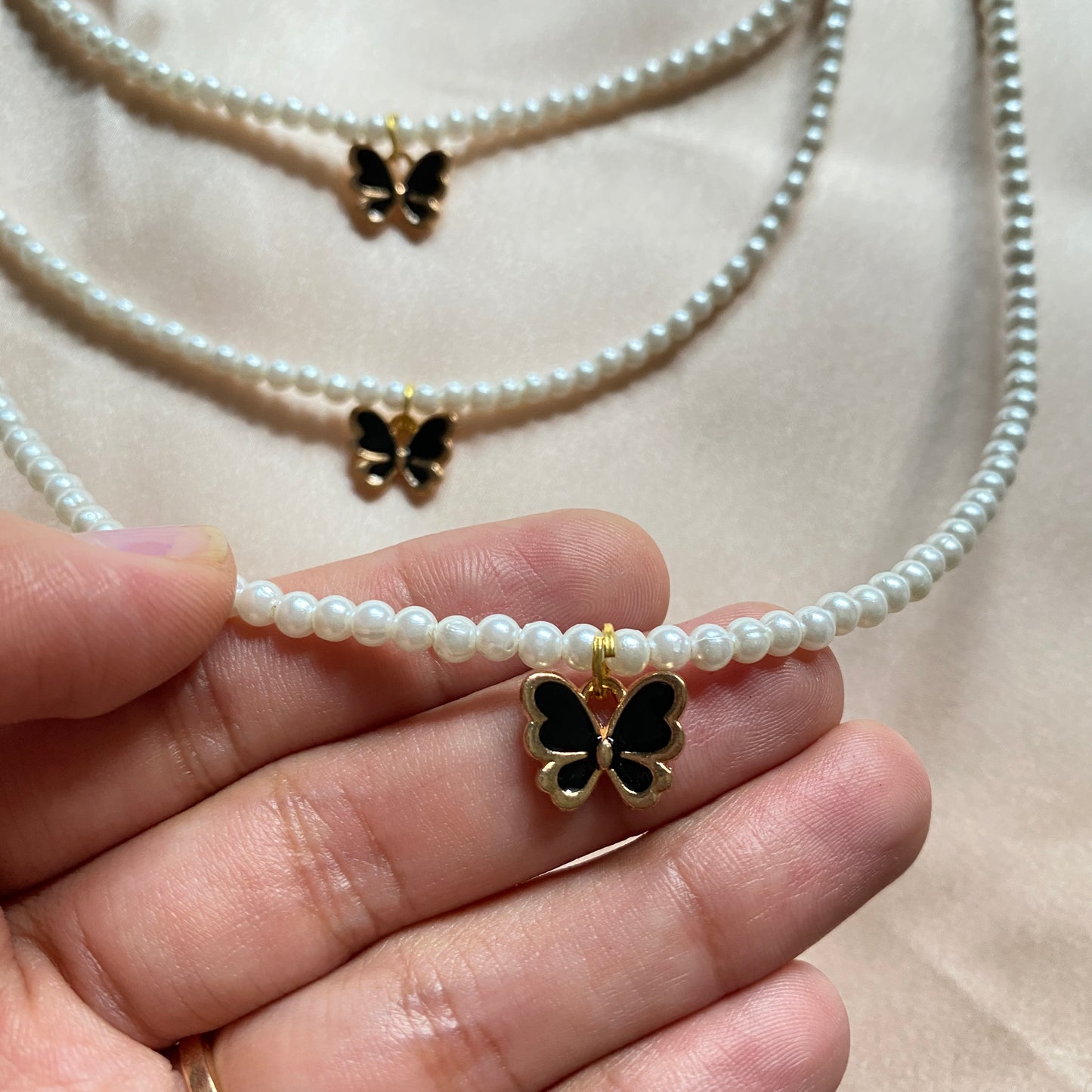 BUTTERFLY PEARL CHOKER NECKLACE