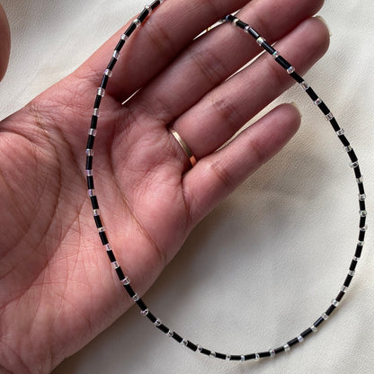 BLACK AND HOLOGRAPHIC TUBE BEADED CHOKER NECKLACE