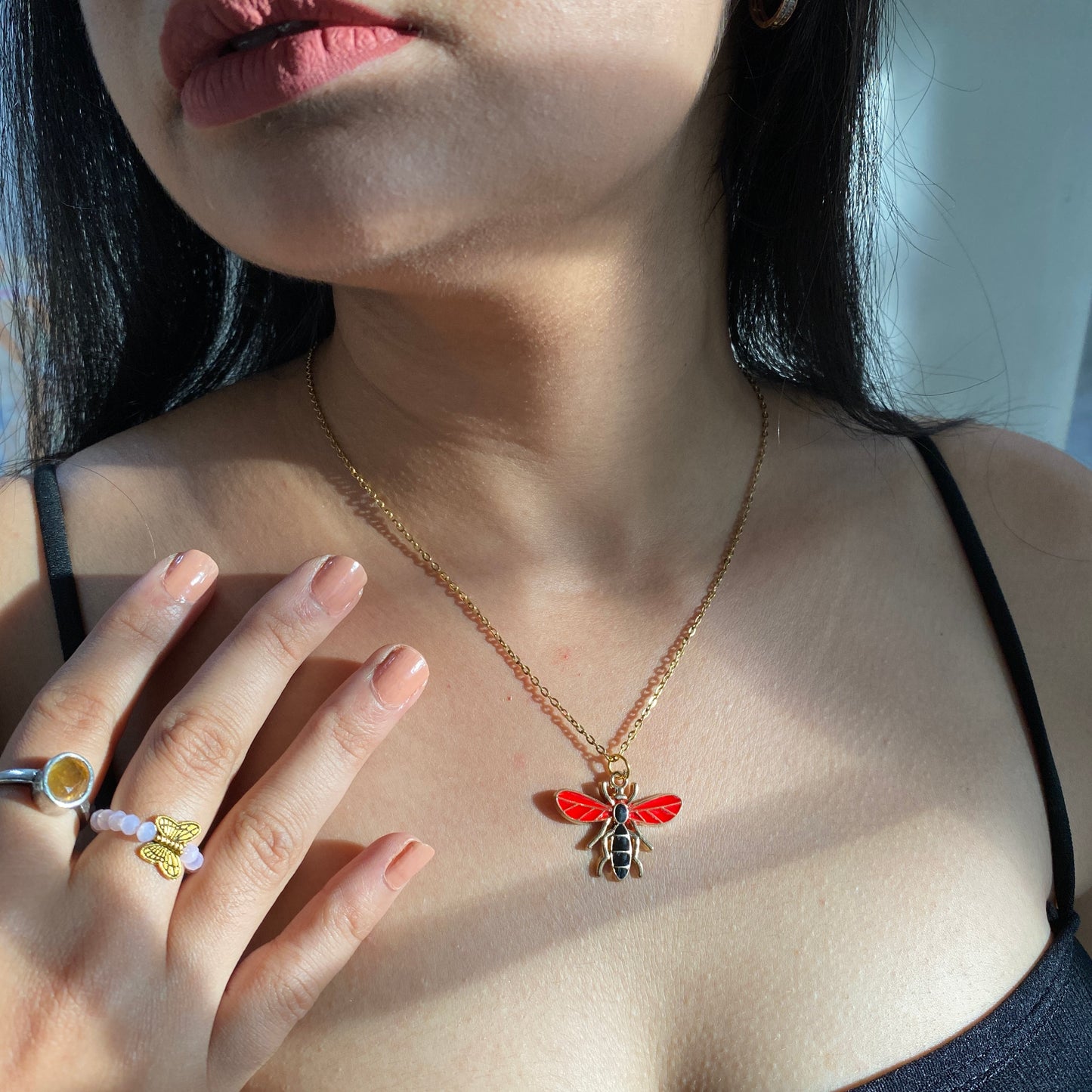 BEE CHAIN NECKLACE