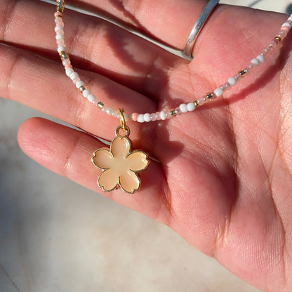 NUDE FLOWER NECKLACE