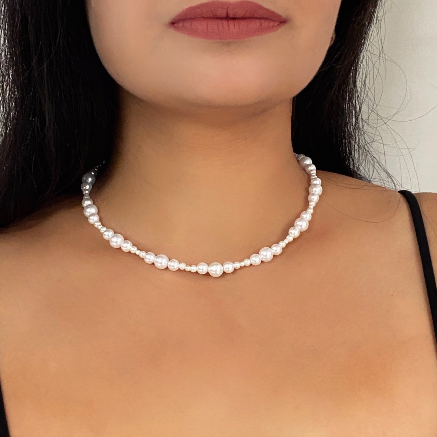 BOUNCING PEARL NECKLACE